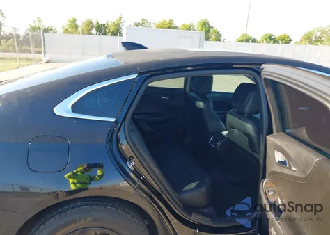 2017 Chevrolet Malibu Premier из США, поврежденный, VIN 1G1ZH5SX5HF279793